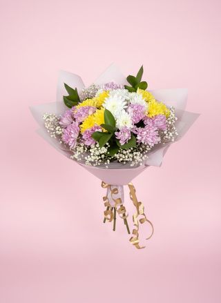 Букет от пет хризантеми