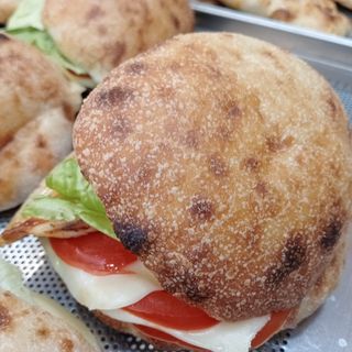 Panino con pollo.