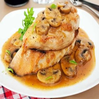 Pollo Champiñones