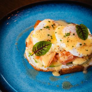 Oua Benedict cu somon