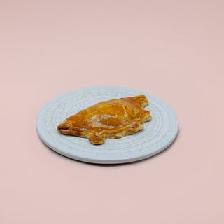 Empanadilla de espinacas y queso rulo de cabra