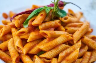 Macarrones Combinados Con Salsa