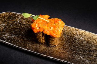 66. Gunkan spicy salmone