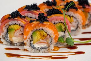 Рол з лососем та тунцем