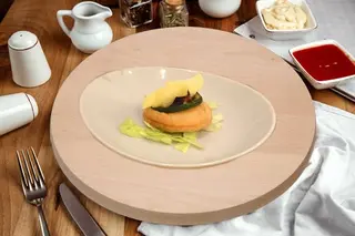 Donzella vegetariana melanzane, zucchine fritte, caciocavallo