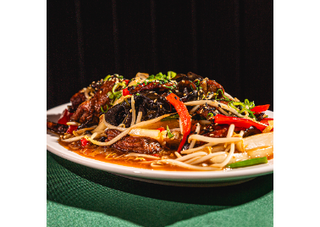 Tallarin Saltado de Ternera y Hongos.