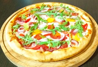 Pizza Bacon 600g + gratuit un sos sau un cola\fanta sau o apa