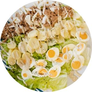 Ensalada Andina, Patata, Atún, Lechuga, Cebolla, Huevo Cocido, Aceite de Oliva Virgen Extra y Salsa Mayonesa Suave