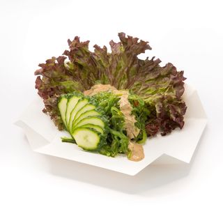 Chuka con salsa de nueces