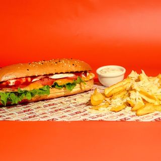 Sandwich cu pui la grill și brânză feta