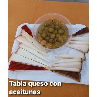 Tabla De Queso Con Aceitunas