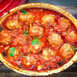 Albóndigas de pavo a la roteña acompañado con arroz blanco 