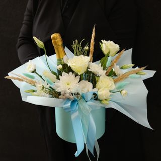 Квіткова композиція з алкоголем (блакитна)