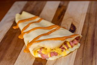Crepe Pavo & Salsa Cheddar