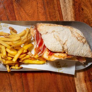 Montadito Pollo con Jamón