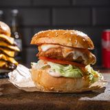 ხრაშუნა ქათმის ბურგერი