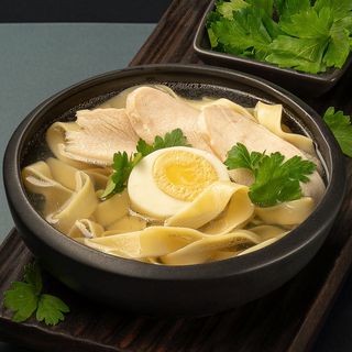 Бульйон курячий з яйцем