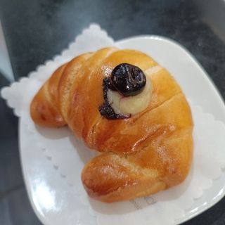 Cornetto brioches crema e amarena