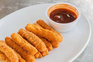 33 Chicken sticks menù