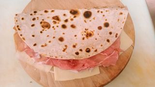 Piada crudo e fontina