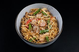 Удон на вершковому соусі