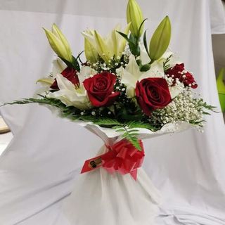 Ramo De Lilium Oriental Y Rosas