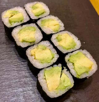 98. Maki Aguacate (8 piezas)