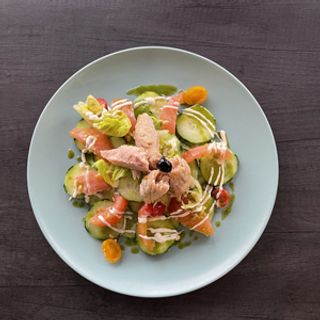 TOMATE CONCOMBRE THON ET OIGNON  