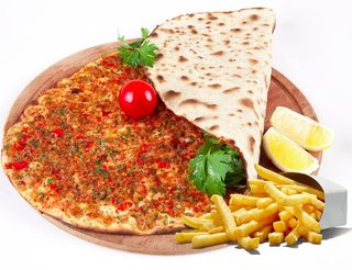 Lahmacun Con Patatas Fritas Dentro