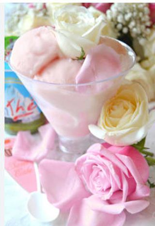Gelato ai petali di rose