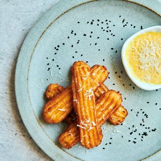 churritos de patata con salsa Huancaína