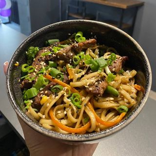 УДОН ВЕРШКОВИЙ ЗІ СВИНИНОЮ (400 Г)