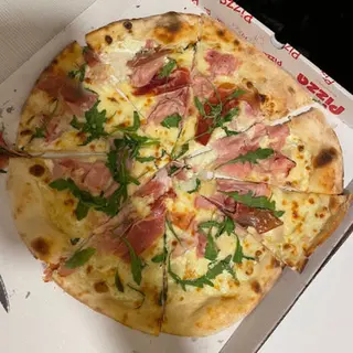 Pizza Stella, Mediana