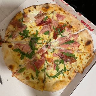 Pizza Stella, Mediana