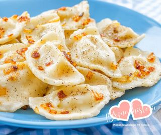 Pierogi ruskie z masłem i cebulką