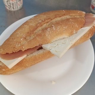 Bocadillo De Jamón Serrano Y Queso Tierno