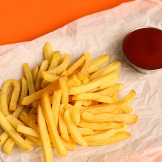 Картопля фрі з класичним соусом KG (200г)