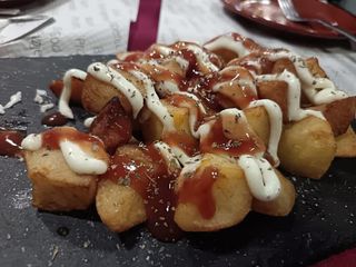 Patatas bravas