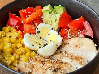 Боул з куркою та овочами (330г)