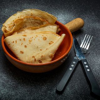 Clatite cu Dulceata de Afine 225 Gr.