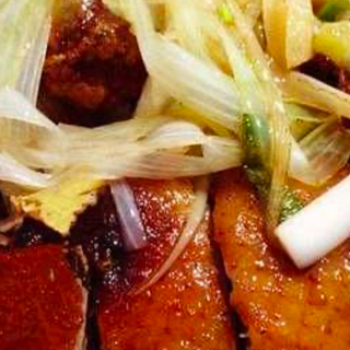 Pato Con Jengibre Y Cebolleta