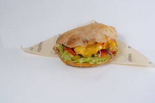 Бургер с куриным филе (330 г)