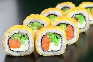 Рол Темпура з лососем (245г)