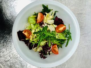 Miks zelenih salata sa čerijem 