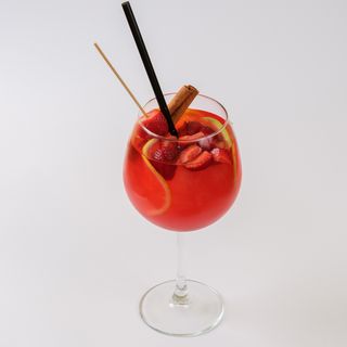 სანგრია მარწყვით 500მლ