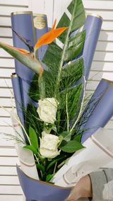 Buket rajska ptica i ruže