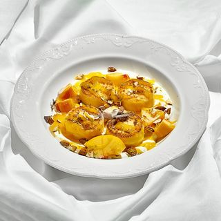 Сирники з соусом Манго та сметаною