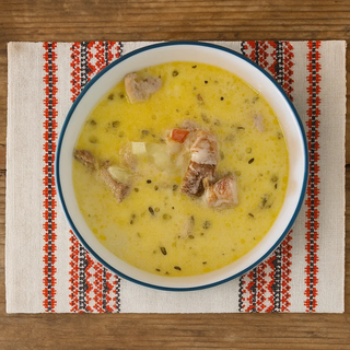 Ciorba ardeleneasca cu ciolan afumat si tarhon