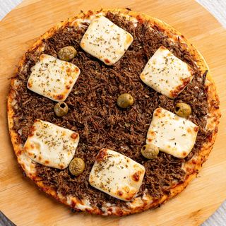 Pizza de Carne Seca com Queijo Coalho