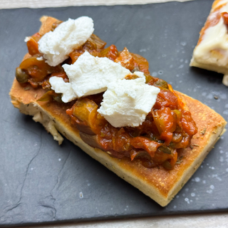 Foccacia con Caponata y Ricota